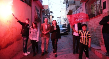 CHP’li Mutlu’ya Basmane’de coşkulu karşılama: 