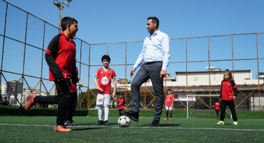 CHP'li Yıldız çocuklarla sahaya çıktı: 