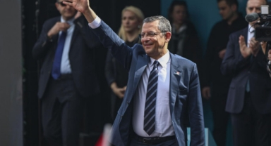 CHP lideri Özel’den “baba evi” vurgusu: “CHP’nin tapusu sadece bir kişidedir” 