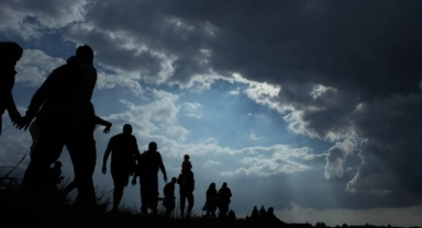 Düzensiz göçmen akını bitmiyor… İzmir’de 91 düzensiz göçmen yakalandı 