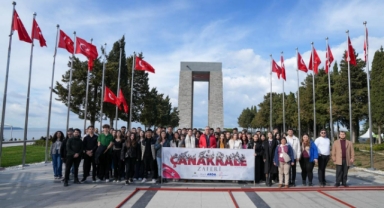 Gaziemirli gençler Çanakkale’de tarihin izini sürdü
