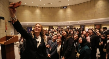 Gençler sordu, Mutlu yanıtladı… İklim Dostu Konak için imza attı!