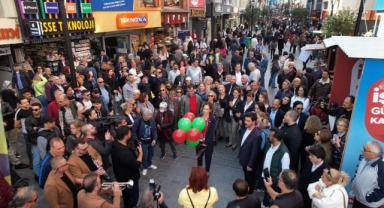 Karşıyaka Çarşı’da “Yıldız Ünsal” coşkusu!