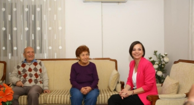 Kınay’dan CHP Karabağlar İlçe Örgütü’nün en yaşlı üyesine ziyaret