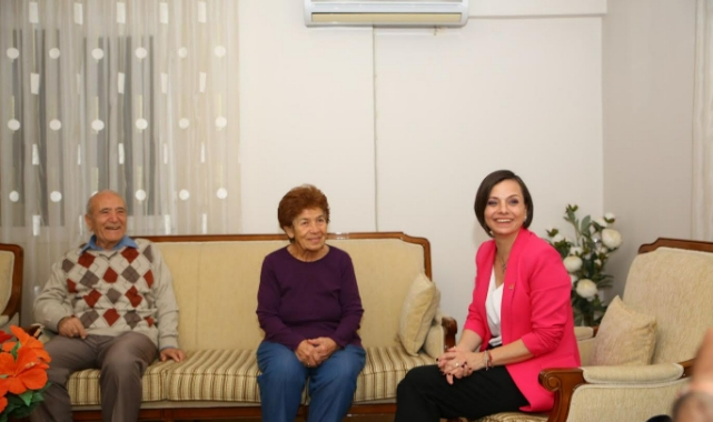 Kınay’dan CHP Karabağlar İlçe Örgütü’nün en yaşlı üyesine ziyaret