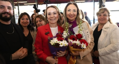 Konak’ta coşkulu kadın buluşması: Nazlıaka’dan Mutlu’ya övgü dolu sözler