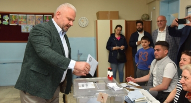 Menemen Belediye Başkanı Aydın Pehlivan oyunu kullandı 