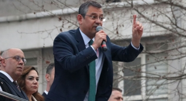 Özgür Özel, Erdoğan’ı hedef aldı: “Emeklinin cebinden ayda beş buçuk altın çalmış”