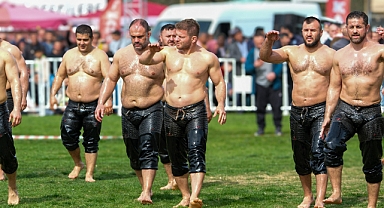 Ulukent yağlı güreşleri nefes kesti