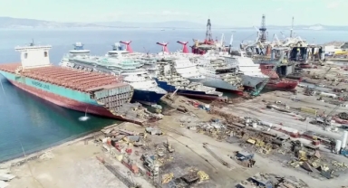 Asbest ihtimali var: İtalyan zehir gemileri İzmir'de