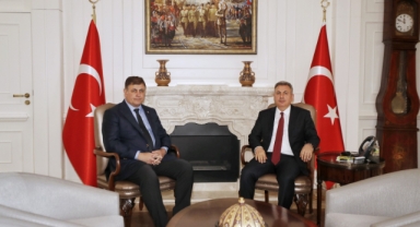Başkan Cemil Tugay'dan İzmir Valisi Elban'a ziyaret