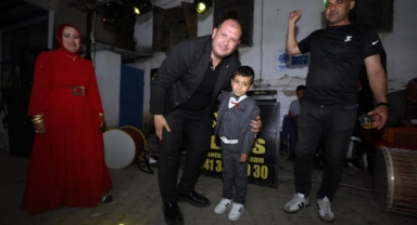 Başkan Çiçek, vatandaşla bayramlaştı: 