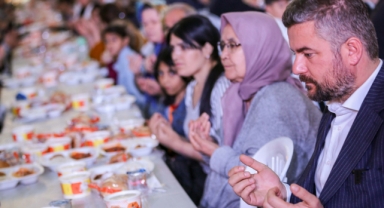 Başkan Duman Bucalılara iftar yemeği dağıttı