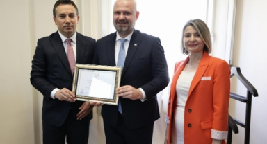 Başkan Pehlivan, mazbatasını aldı