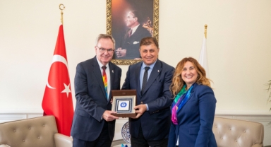 Başkan Tugay’dan kadın ve çocuklara yönelik projelere destek sözü