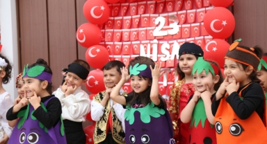 Bayram oyuncaklarla başladı