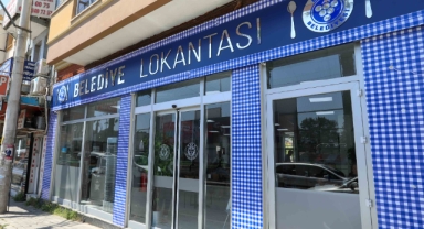 Buca'da belediye lokantasıyla öğrencinin yüzü güldü