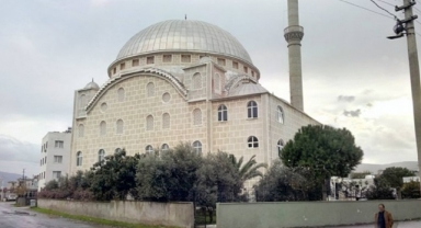 Camide dehşet… Namaz esnasında boğazını kesti!