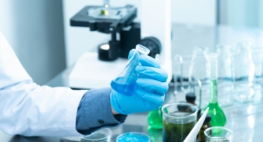 Covid-19 aşı üreticisi ilk kez itiraf etti: Yan etkileri kabul ettiler