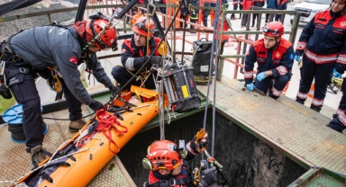 İzmir İtfaiyesinin özel donanımlı paramedikleri Türkiye’ye örnek oluyor