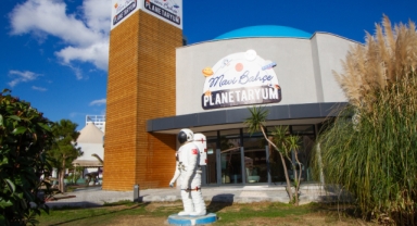 Karşıyaka'da planetaryumda astronomi sohbetleri başlıyor