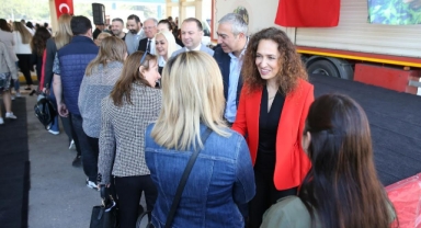 Karşıyaka’da seçim ve bayrama çifte kutlama 