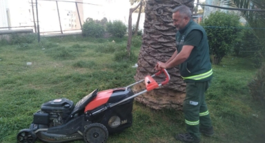 Konak'ta bayram mesaisi: Parklar çiçek açtı! 