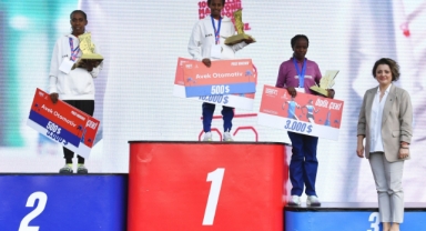 Maraton İzmir’de ödüller dağıtıldı