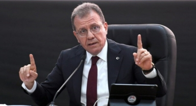 Mersin Büyükşehir Belediye Başkanı Seçer’den MHP’li meclis üyesine: “Eski çamlar bardak oldu”
