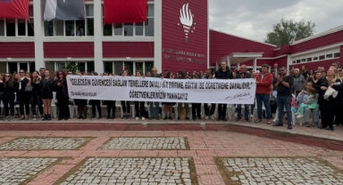 Velilerden özel okul yönetimine protesto: Öğretmenlerimizin yanındayız