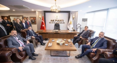 Başkan Tugay AK Parti İl Başkanlığı ziyaretinde iş birliği mesajı verdi: “İzmir daha güzel günler görecek”