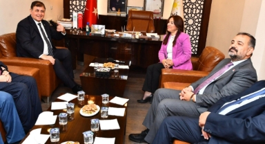 Başkan Tugay’dan İYİ Parti’ye ziyaret: 5 yıl hep beraber çalışacağız