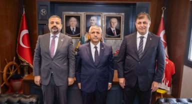 Başkan Tugay’dan MHP’ye ziyaret: İzmir’i tüm siyasi partilerle yönetmek istiyoruz