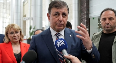 Başkan Tugay'dan belediyede babadan oğula iş cevabı: 