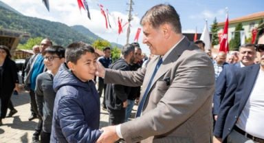 Başkan Tugay Ödemiş’te Helviş Bayramı’na katıldı: “Size hizmet için buradayız”
