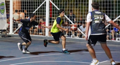 Basketbolcular Gaziemir’de kıyasıya yarıştı