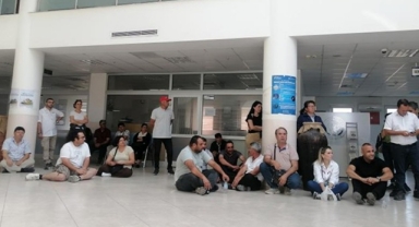 Birçok işçi işten çıkarılmıştı: Menemen Belediyesi'nde eylem başladı 