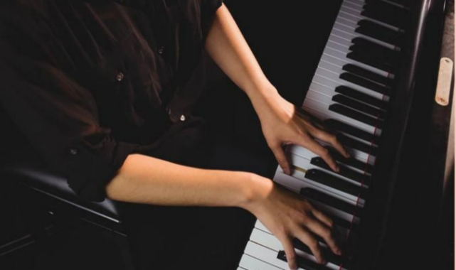 Bornova’da kursiyerler sahneye çıkıyor