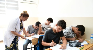 Çiğli Belediyesi'nden öğrencilere YKS ve LGS desteği