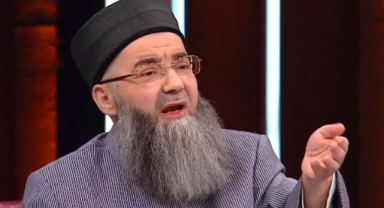 Cübbeli'den 'İsmailağa' hakkında 'büyü' iddiası: 'Medresedeki küçük kızlara...