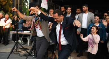 Dünya Dans Günü’nde Bornova’da 280 dansçı sahneye çıktı