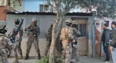 İzmir'de narkotik baskın...45 kişi tutuklandı