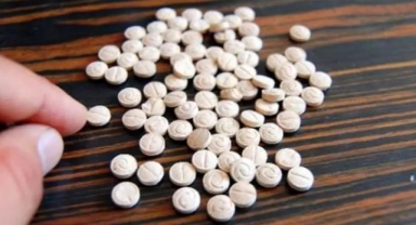 İzmir’de uyuşturucu operasyonu: Binlerce uyuşturucu madde ele geçirildi! 