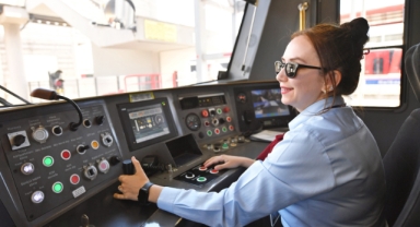 İzmir'in kadın vatmanları çocuklarının kahramanı