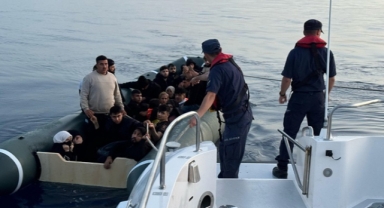 İzmir sularında can pazarı: 16'sı çocuk 40 düzensiz göçmen kurtarıldı