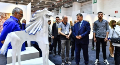 İzmirliler'den Sanat ve Antika Fuarı’na yoğun ilgi