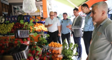 Konak zabıtası kaldırım işgalini bitirmekte kararlı