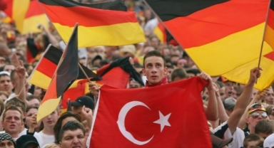 Türk göçmenler rekor kırdı: Almanya’ya göç üç kat arttı 