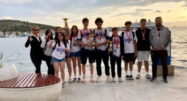 Yarımada Spor Oyunları'na katılan Efes Selçuklu sporcular, madalya ve kupalarla döndüler