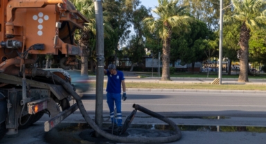 7 bin metreküp atık malzeme çıkarıldı: İzmir’in altyapı hatlarında temizlik seferberliği